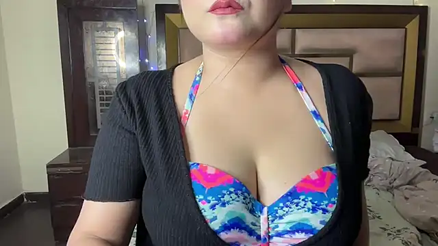 Snapshot of Hersheykaur chatting on June 9, 8:53 pm Hersheykaur online show from June 9, 8:53 pm