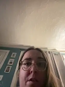 Snapshot of kayleighgirl chatting on May 30, 8:44 am kayleighgirl online show from May 30, 8:44 am