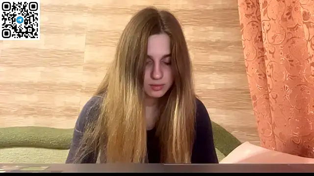 Snapshot of LovelySilk_63 chatting on March 24, 8:47 pm LovelySilk 63 online show from March 24, 8:47 pm