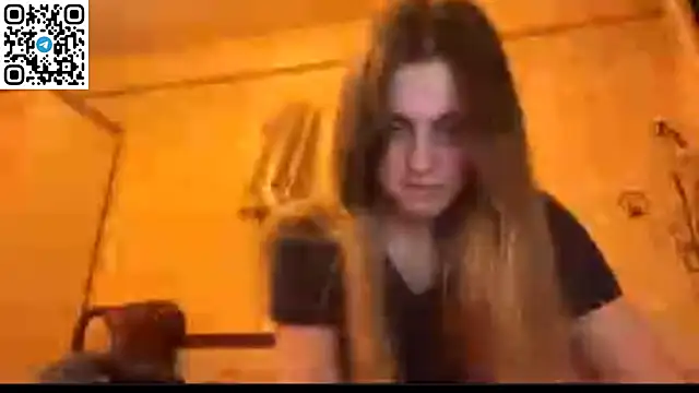 Snapshot of LovelySilk_63 chatting on April 18, 7:07 pm LovelySilk 63 online show from April 18, 7:07 pm