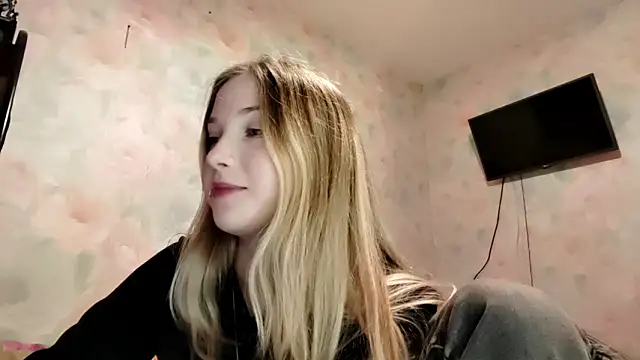 TiaBIanks online show from May 6, 11:04 am
