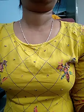 Snapshot of Fantasy_Queen94 chatting on April 2, 7:39 am Fantasy Queen94 online show from April 2, 7:39 am