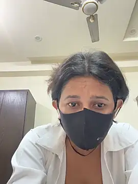 raavigirl online show from February 23, 4:37 pm