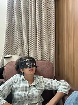 raavigirl online show from May 6, 6:57 pm