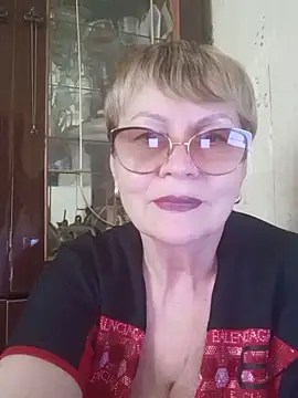 Snapshot of SophieBurns chatting on June 12, 10:47 am SophieBurns online show from June 12, 10:47 am