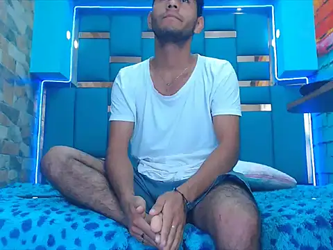 warmNoah online show from February 27, 7:36 pm