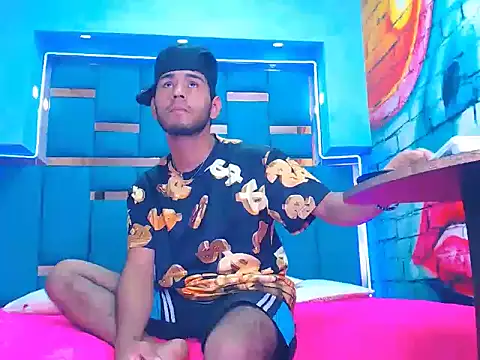 warmNoah online show from March 10, 7:19 pm