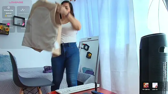 Sophie Tyler online show from June 26, 1:59 pm