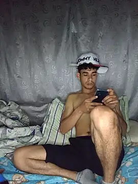 Snapshot of baby_22cm chatting on July 20, 7:27 pm baby 22cm online show from July 20, 7:27 pm