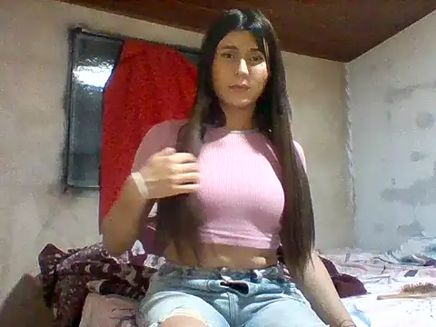 Snapshot of lucyscay_ chatting on April 2, 3:48 am lucyscay online show from April 2, 3:48 am