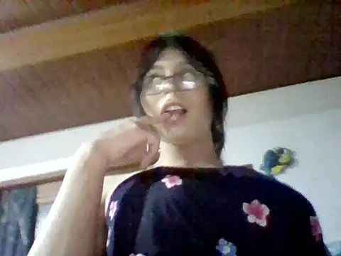 Snapshot of lucyscay_ chatting on April 6, 3:15 am lucyscay online show from April 6, 3:15 am