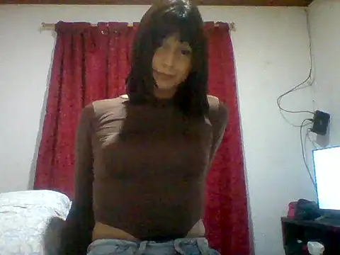 Snapshot of lucyscay_ chatting on April 11, 2:38 am lucyscay online show from April 11, 2:38 am