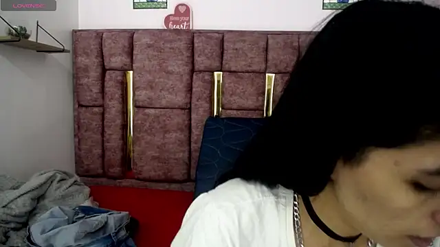 Snapshot of FRANCESCA_LOVE_ chatting on June 9, 5:35 pm FRANCESCA LOVE online show from June 9, 5:35 pm