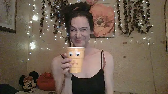 Snapshot of sillymillie4 chatting on May 15, 1:23 am sillymillie4 online show from May 15, 1:23 am