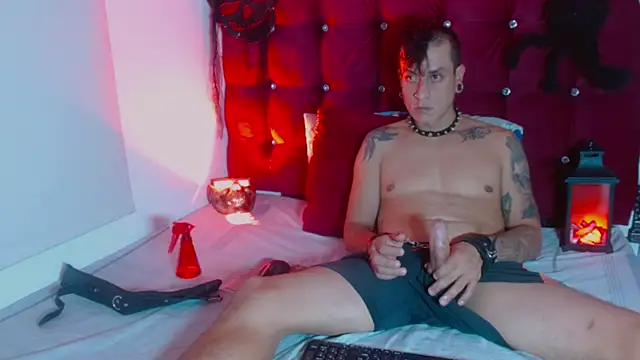 SkinnyDevil12 online show from March 11, 3:45 am