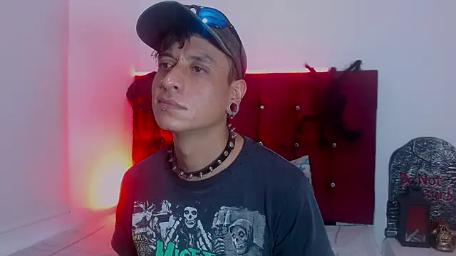 SkinnyDevil12 online show from March 13, 3:35 am