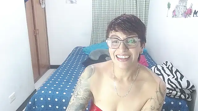 Snapshot of Charlotte_gray_ chatting on May 16, 12:29 am Charlotte gray online show from May 16, 12:29 am