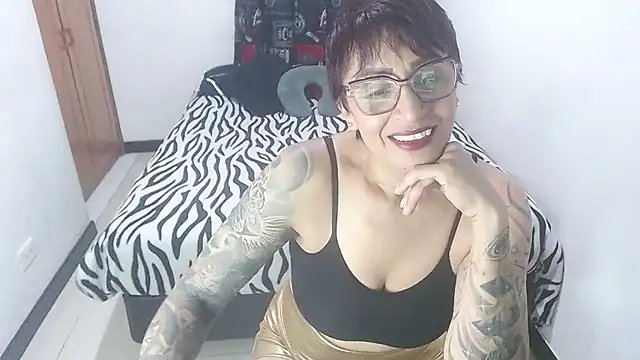 Snapshot of Charlotte_gray_ chatting on June 7, 11:58 am Charlotte gray online show from June 7, 11:58 am