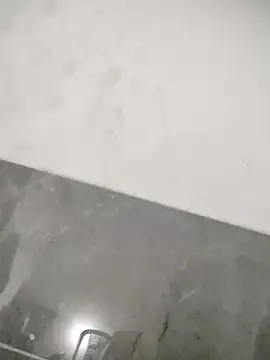 miahxx69 online show from February 13, 9:44 pm