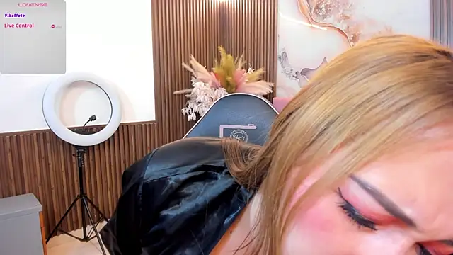 Snapshot of LUNAKITTY_TAY chatting on July 8, 11:37 am LUNAKITTY TAY online show from July 8, 11:37 am