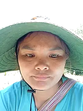 Snapshot of Luminana chatting on May 13, 6:22 am Luminana online show from May 13, 6:22 am