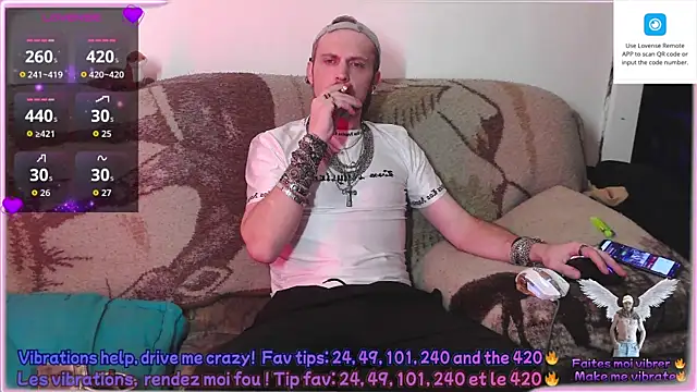 Snapshot of SwatRocShy chatting on May 14, 5:25 am SwatRocShy online show from May 14, 5:25 am