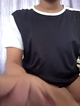 Snapshot of boyrir chatting on February 6, 7:23 am boyrir online show from February 6, 7:23 am