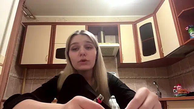 Snapshot of MiaBerlateen chatting on February 23, 7:00 pm MiaBerlateen online show from February 23, 7:00 pm