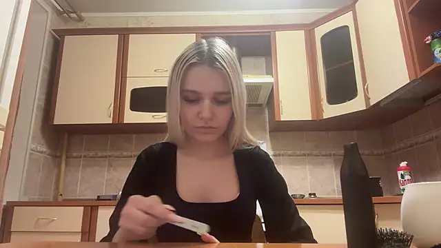 Snapshot of MiaBerlateen chatting on February 24, 6:06 pm MiaBerlateen online show from February 24, 6:06 pm