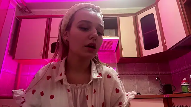 Snapshot of MiaBerlateen chatting on February 25, 6:28 pm MiaBerlateen online show from February 25, 6:28 pm