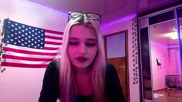 Snapshot of MiaBerlateen chatting on March 8, 7:06 pm MiaBerlateen online show from March 8, 7:06 pm