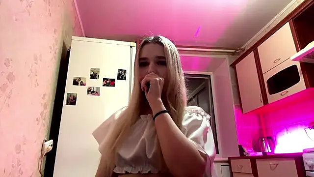 Snapshot of MiaBerlateen chatting on March 10, 7:41 pm MiaBerlateen online show from March 10, 7:41 pm