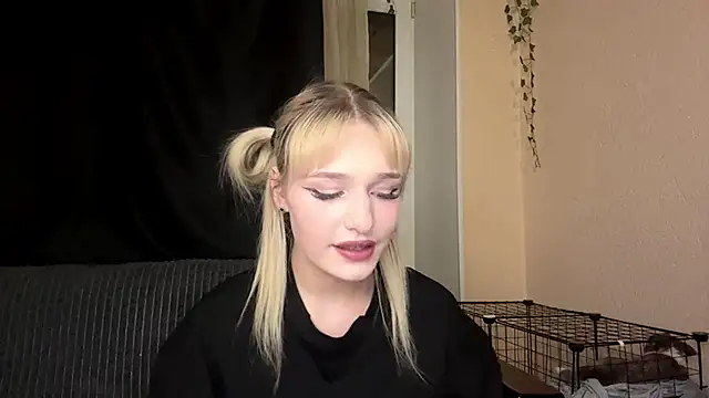 Snapshot of MiaBerlateen chatting on March 21, 6:00 pm MiaBerlateen online show from March 21, 6:00 pm