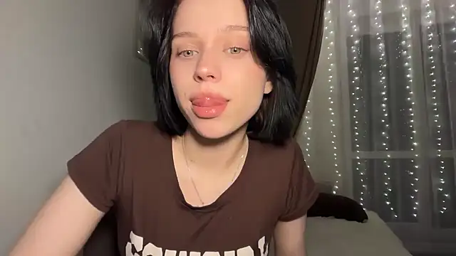  luna fox  online show from February 8, 3:59 pm