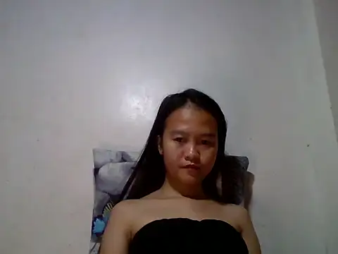 Yourlilpinayy online show from April 28, 10:15 pm
