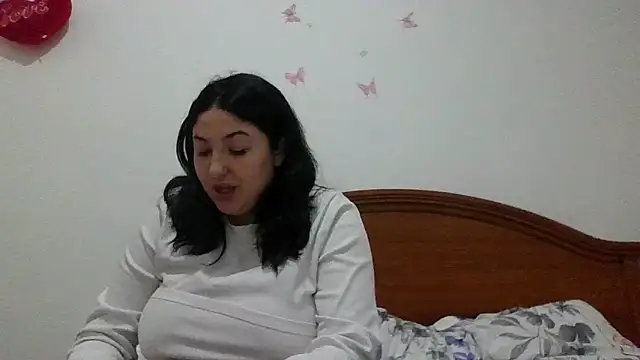 Snapshot of Amber_Sinn chatting on April 3, 9:57 pm Amber Sinn online show from April 3, 9:57 pm
