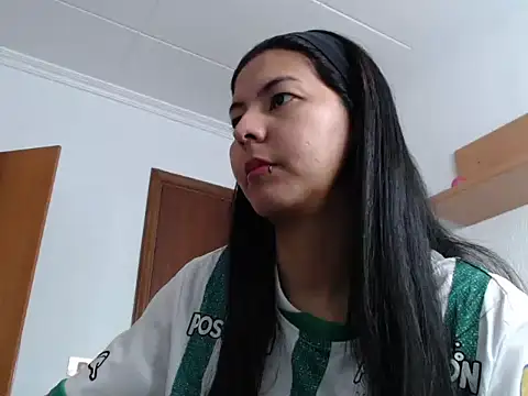 Snapshot of ZeforAitanna chatting on March 4, 10:21 am ZeforAitanna online show from March 4, 10:21 am