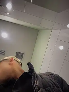 Snapshot of Eros_lee chatting on June 4, 10:27 pm Eros lee online show from June 4, 10:27 pm