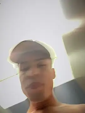 Snapshot of Eros_lee chatting on July 28, 8:52 pm Eros lee online show from July 28, 8:52 pm