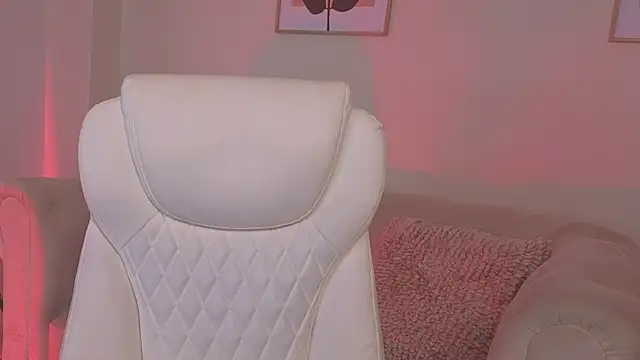 Snapshot of katt_souza1 chatting on July 13, 1:58 pm katt souza1 online show from July 13, 1:58 pm