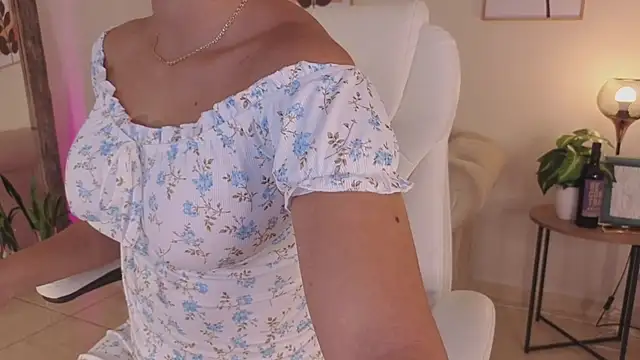 Snapshot of katt_souza1 chatting on August 1, 5:50 am katt souza1 online show from August 1, 5:50 am