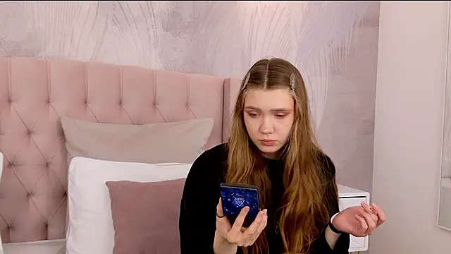 StacyHicks online show from March 8, 3:05 pm