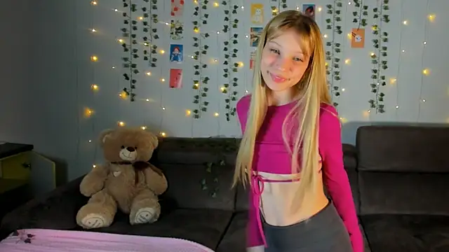 Kiracute18 online show from March 10, 5:18 pm