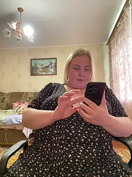 Snapshot of Mommy-girl-Lola chatting on May 18, 11:27 am Mommy-girl-Lola online show from May 18, 11:27 am