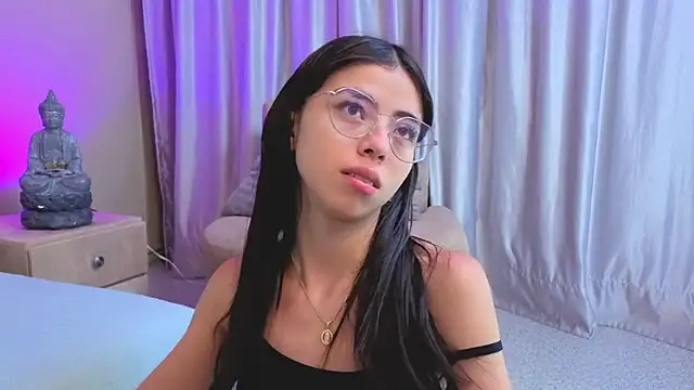 Mia Naive online show from April 28, 11:37 am