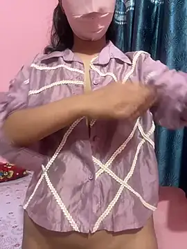 Snapshot of Hello_Priya16 chatting on April 10, 10:03 pm Hello Priya16 online show from April 10, 10:03 pm
