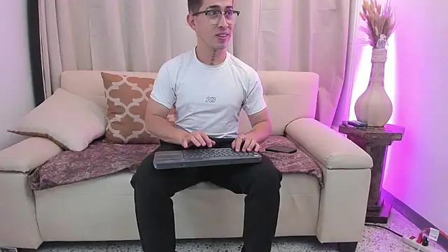 Tommas Jhonson online show from February 17, 3:47 am