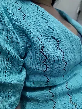 Snapshot of unicornbabe23 chatting on February 6, 8:34 pm unicornbabe23 online show from February 6, 8:34 pm