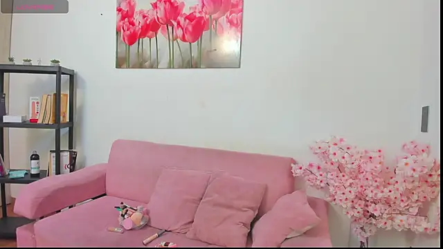 Kitty f00x online show from June 20, 1:36 pm