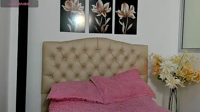 Kitty f00x online show from July 6, 12:57 pm